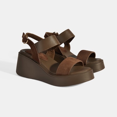 Kadın Kahve Ayarlanabilir Tokalı Deri Detaylı Dolgu Topuklu Süet Sandalet