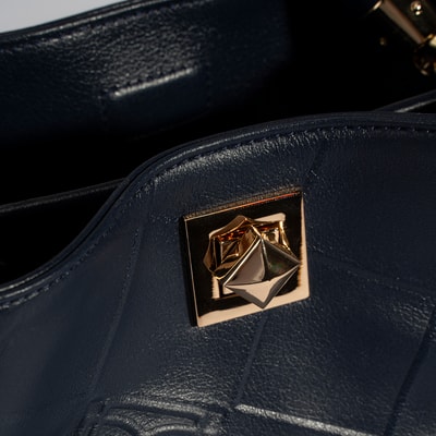 Kadın Lacivert Püskül Aksesuarlı Deri El Çantası