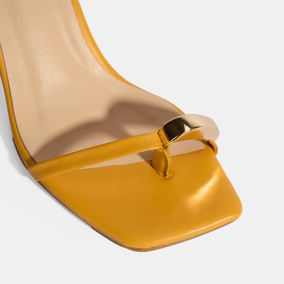 Kadın Mango Metal Aksesuarlı Parmak Arası Topuklu Ayakkabı