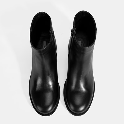 Kadın Siyah Fermuarlı Topuklu Deri Bot