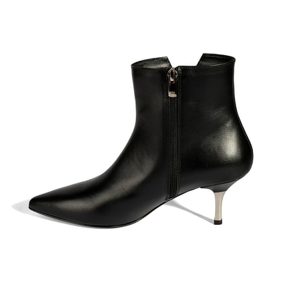 Kadın Siyah İnce Topuklu Sivri Burunlu Deri Bot