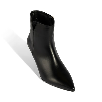Kadın Siyah İnce Topuklu Sivri Burunlu Deri Bot