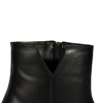 Kadın Siyah İnce Topuklu Sivri Burunlu Deri Bot