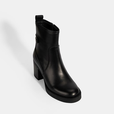 Kadın Siyah Kalın Topuklu Deri Bot