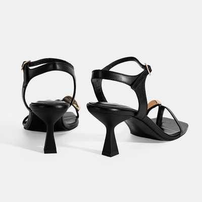 Kadın Siyah Metal Aksesuarlı Parmak Arası Topuklu Ayakkabı