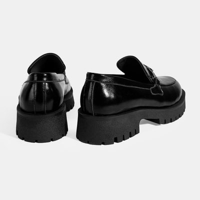 Kadın Siyah Metal Aksesuarlı Rugan Loafer