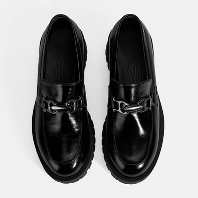 Kadın Siyah Metal Aksesuarlı Rugan Loafer