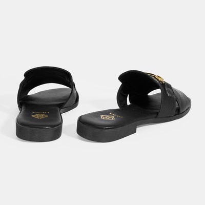 Kadın Siyah Metal Toka Aksesuarlı Deri Terlik