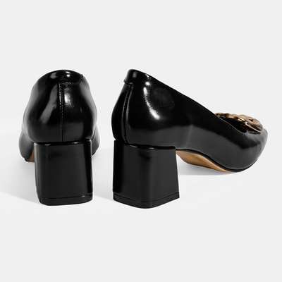 Kadın Siyah Metal Toka Aksesuarlı Rugan Topuklu Ayakkabı