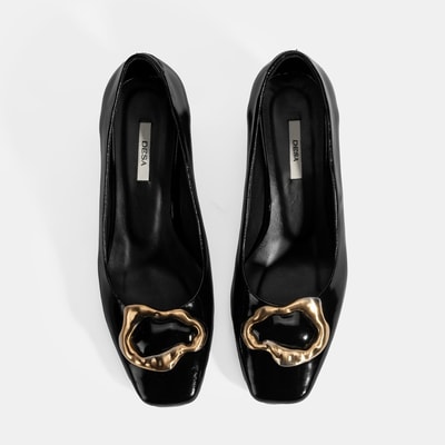 Kadın Siyah Metal Toka Aksesuarlı Rugan Topuklu Ayakkabı