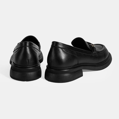 Kadın Siyah Metal Toka Detaylı Deri Loafer