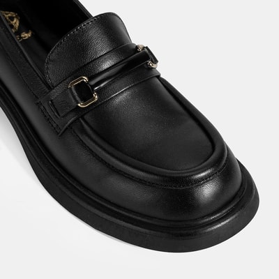 Kadın Siyah Metal Toka Detaylı Deri Loafer