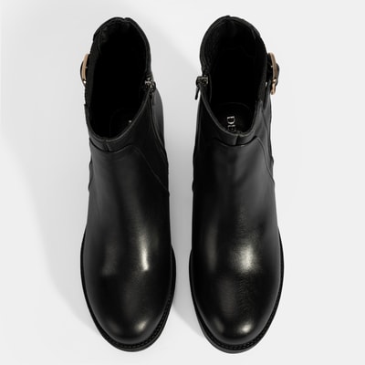 Kadın Siyah Metal Toka Detaylı Topuklu Deri Bot