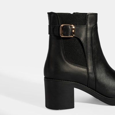 Kadın Siyah Metal Toka Detaylı Topuklu Deri Bot