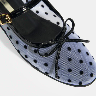 Kadın Siyah Puantiyeli Toka Aksesuarlı Babet