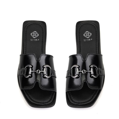 Kadın Siyah Toka Aksesuarlı Deri Terlik