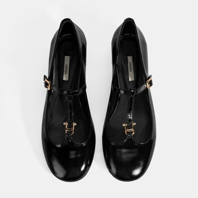 Kadın Siyah Toka Aksesuarlı T-Bant Rugan Topuklu Babet