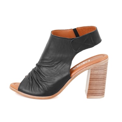 Kadın Siyah Topuklu Deri Sandalet