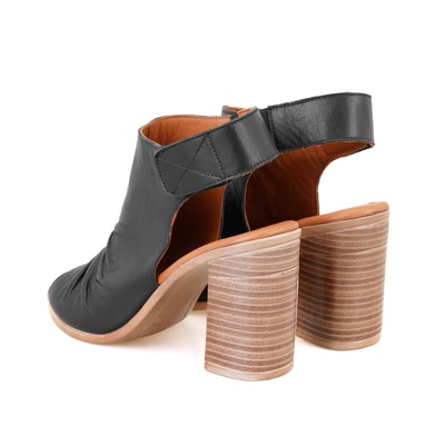 Kadın Siyah Topuklu Deri Sandalet