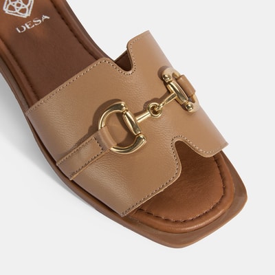 Kadın Taba Metal Toka Aksesuarlı Deri Terlik