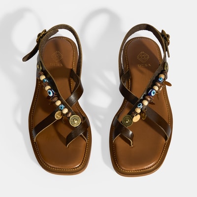 Kahve Kadın Toka Detaylı Aksesuarlı Deri Sandalet