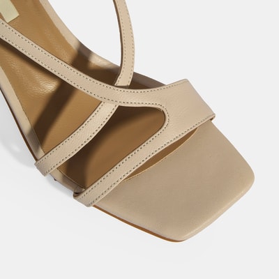 Krem Kadın Toka Aksesuarlı Deri Topuklu Sandalet