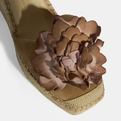 Limited Edition Bej Kadın Çiçek Aksesuarlı Jüt Bağcıklı Dolgu Topuklu Süet Espadril