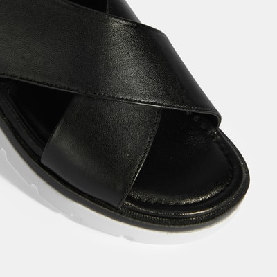 Siyah Kadın Lastik Bantlı Deri Sandalet