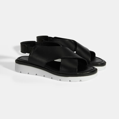 Siyah Kadın Lastik Bantlı Deri Sandalet