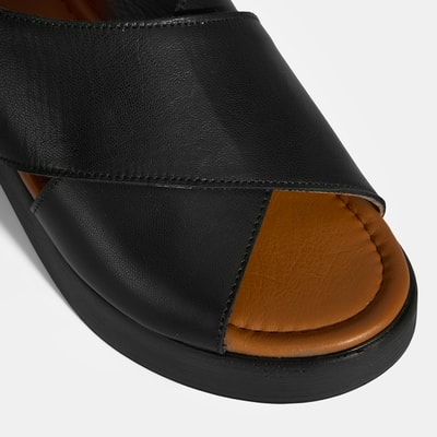 Siyah Kadın Toka Detaylı Deri Sandalet