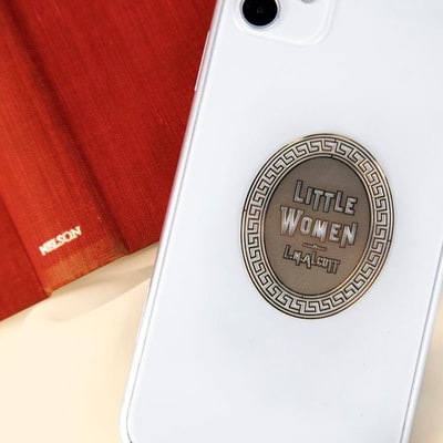 Wearingeul Little Women kitap kapağı metal sticker