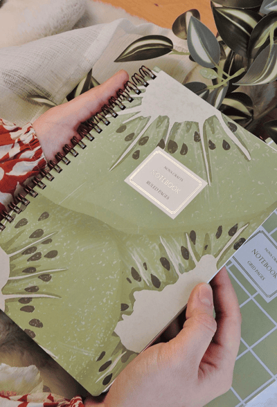 Nova Crafts yaldızlı spiralli yeşil kivili çizgili defter