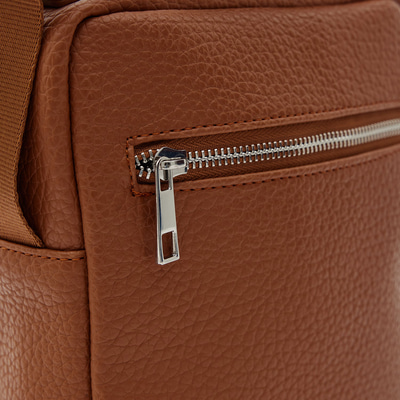 AYC-006 SS26 ERKEK POSTACI ÇANTASI