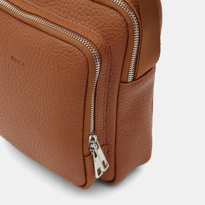 AYC-006 SS26 ERKEK POSTACI ÇANTASI