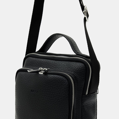 AYC-006 SS26 ERKEK POSTACI ÇANTASI