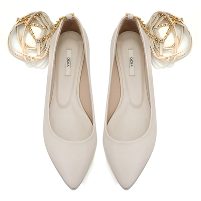 Azafran Beyaz Kadın Zincir Detaylı Deri Babet