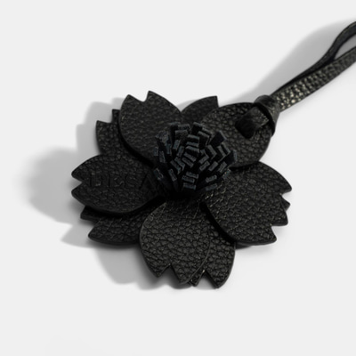 DP-4897 AW25 KADIN ÇİÇEK CHARM