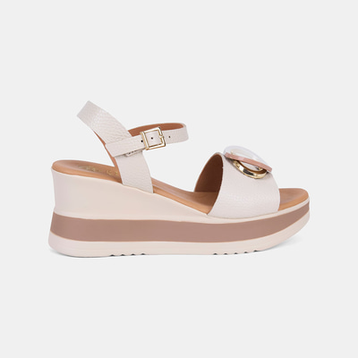 Kadın Bej Metal Halka Aksesuarlı Dolgu Topuklu Deri Sandalet