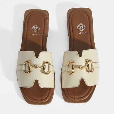 Kadın Bej Metal Toka Aksesuarlı Deri Terlik