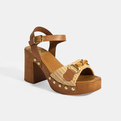 Kadın Bej Tokalı Aksesuarlı Detaylı Topuklu Sandalet