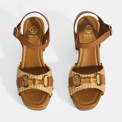 Kadın Bej Tokalı Aksesuarlı Detaylı Topuklu Sandalet