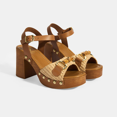 Kadın Bej Tokalı Aksesuarlı Detaylı Topuklu Sandalet