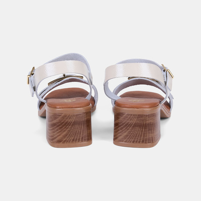 Kadın Bej Tokalı Kalın Topuklu Rugan Deri Sandalet