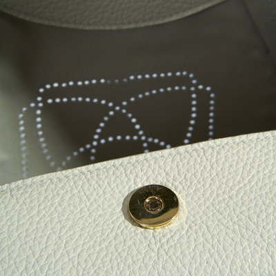 Kadın Beyaz Logo Baskılı Deri El Çantası