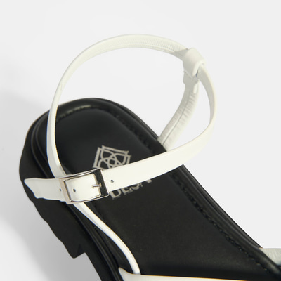 Kadın Beyaz Parmak Arası Deri Sandalet