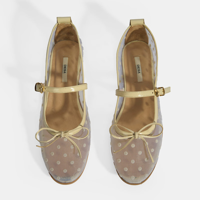 Kadın Beyaz Puantiyeli Toka Aksesuarlı Babet