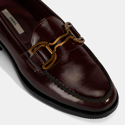 Kadın Bordo Metal Toka Aksesuarlı Rugan Loafer