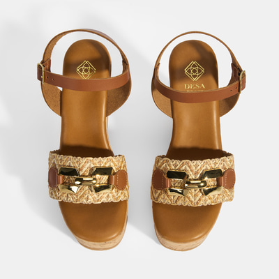 Kadın Kahve Toka Aksesuarlı Deri Detaylı Dolgu Topuklu Sandalet