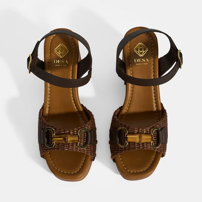 Kadın Kahve Tokalı Aksesuarlı Detaylı Topuklu Sandalet