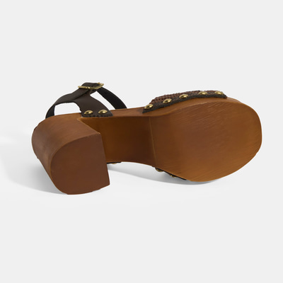 Kadın Kahve Tokalı Aksesuarlı Detaylı Topuklu Sandalet